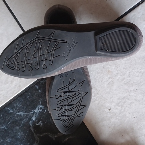 Earthies Size 7B EUC Taupe & Brown, don't fit like narrow shoes - Picture 4 of 5